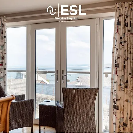 4 En Suite Bedroom Home Overlooking New Quay Sea Exterior photo