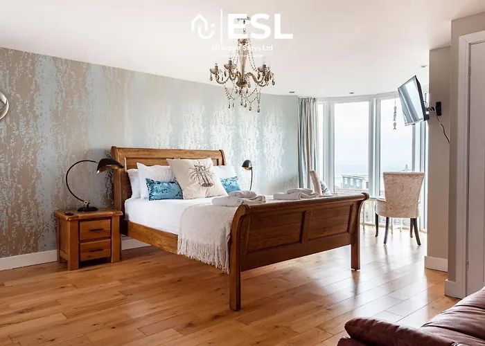 4 En Suite Bedroom Home Overlooking New Quay Sea