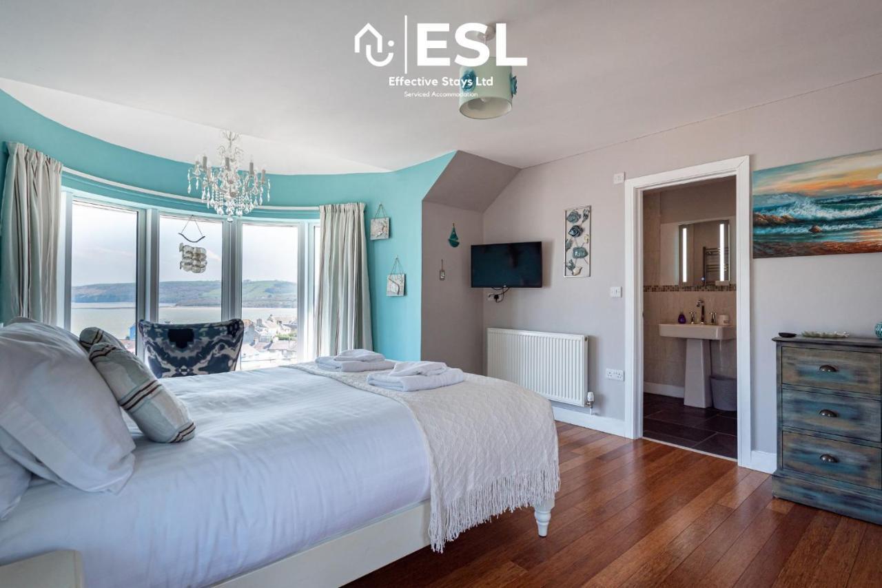 Holiday home 4 En Bedroom Overlooking New Quay Sea *